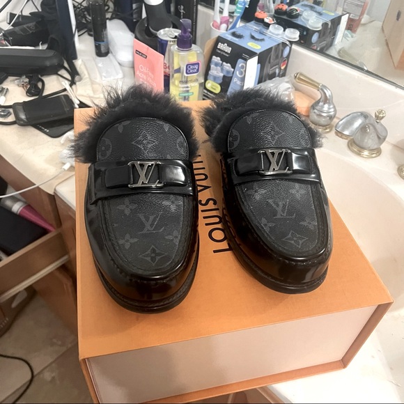COPY - Louis. Vuitton mens loafer size 8 worn once - Picture 1 of 3